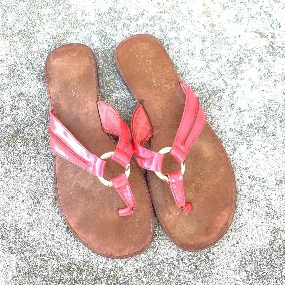 Lily Pulitzer Pink thong flats size 8